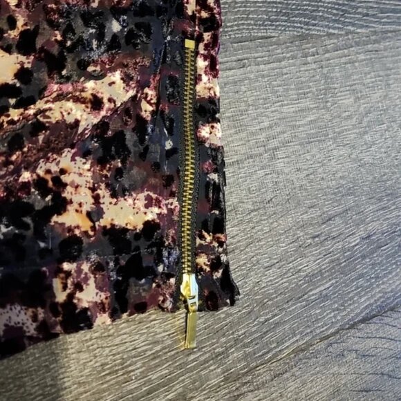 🍁 Club Monaco zip detail Blouse🍁 - Picture 3 of 4